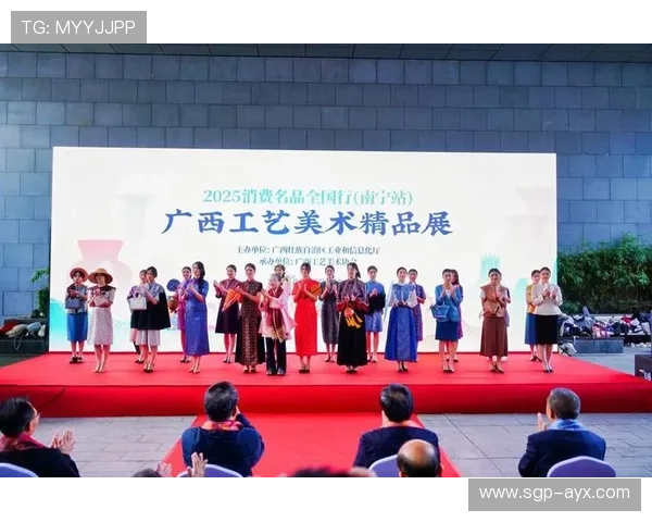 斯托克城红白陶器：展现传统工艺与现代体育文化融合