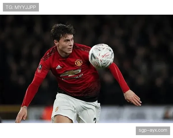 马赫雷斯犀利突破撕破防线，边路闪电战助球队再下一城