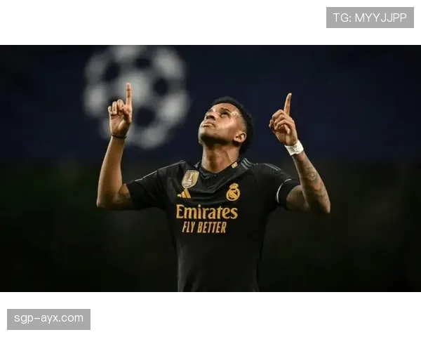 皇马战术板揭秘:罗德里戈灵动跑位如何撕裂防线