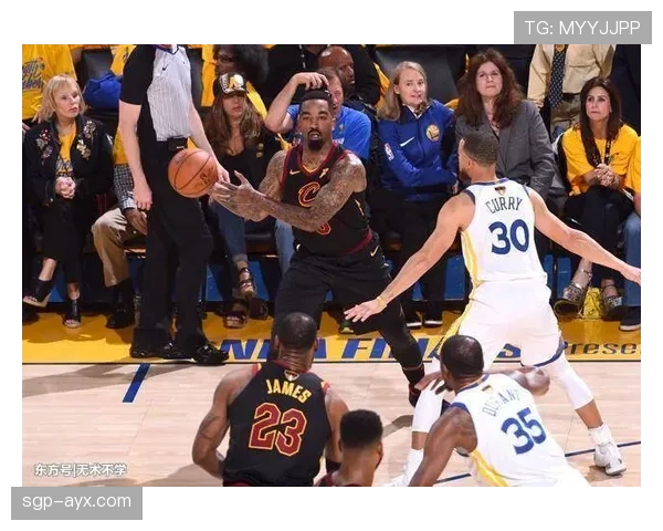 接触犯规到底算不算犯规？细看裁判判罚标准解析